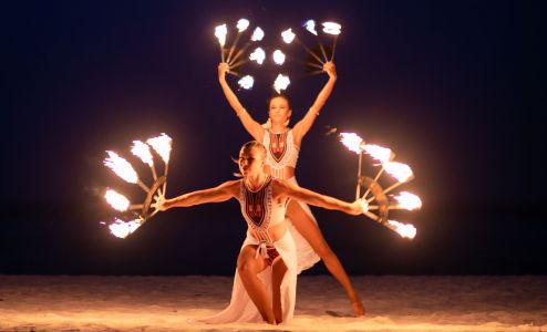 MALDIVES FIRE PERFORMERS