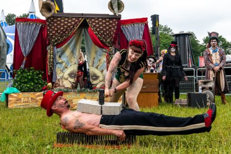 bed of nails performer