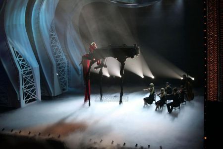 Gaga Giant Piano