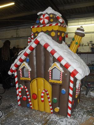 Snowdome Gingerbread House