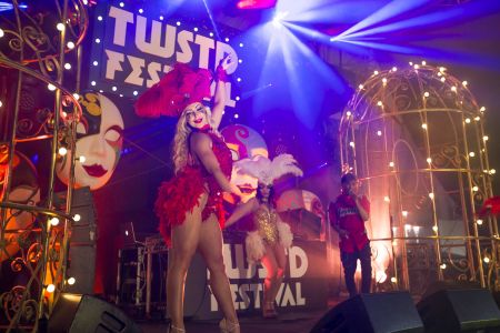 Twistd Festival Girls Birdcage 2017