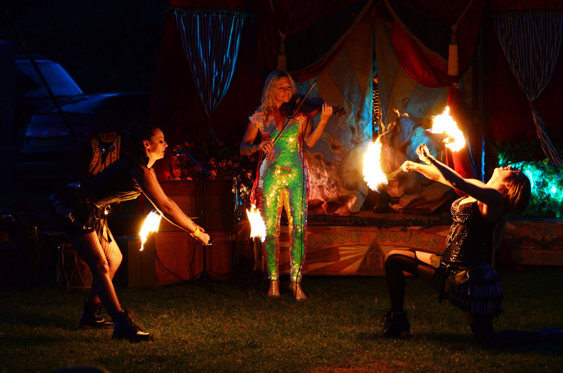violinist and fire performers